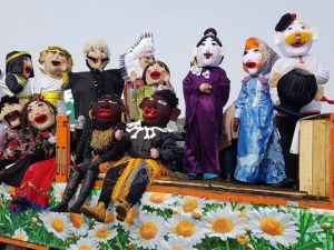 Рука в руке дружнее наш союз. На века  велика его сила.