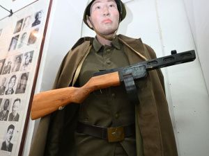 Айсен Николаев посетил музей имени Федора Попова