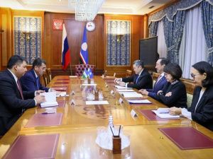 Глава Якутии провел встречу с генеральными консулами Индии и Узбекистана во Владивостоке