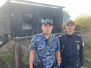 В Якутии наряд вневедомственной охраны Росгвардии спас человека на пожаре  