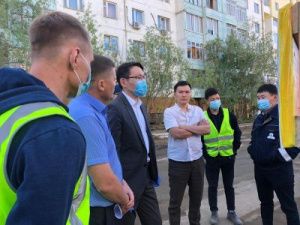 Владимир Сивцев проверил объекты, на которых идут дорожные работы