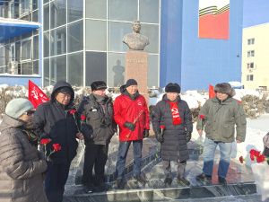 Коммунисты Якутии почтили память Иосифа Виссарионовича Сталина
