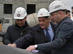 Айсен Николаев и Вячеслав Штыров проверили строительство объектов в Якутске