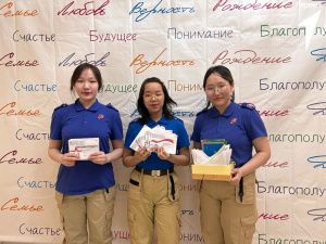 Участники «Движения первых» Якутии поздравили защитников Отечества