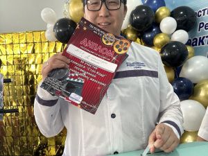 Работники якутского НПЦ «Фтизиатрия» примерили на себя образы любимых артистов