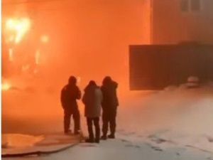 В Якутске в автосервисе произошел пожар