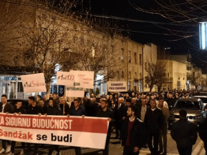 Тысячи человек приняли участие в антиправительственном митинге в Сербии.