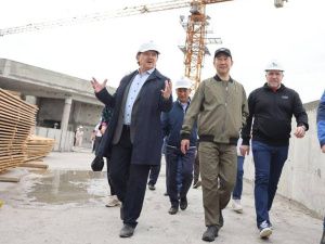 Глава Якутии проверил ход строительства Арктического центра эпоса и искусств