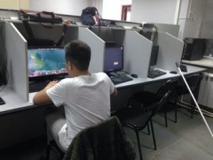 Айсен Николаев подписал указ, регламентирующий работу предприятий торговли в предновогодние дни