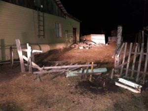 В Якутии пьяный водитель врезался в веранду школы. Пострадала ученица