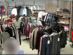 В Якутске студентка украла полушубок из магазина