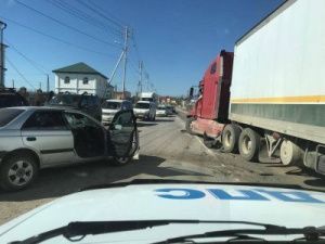 В Нижнем Бестяхе в лобовом столкновении пострадал водитель иномарки