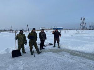 В Чурапчинском улусе оказали адресную помощь в заготовке льда