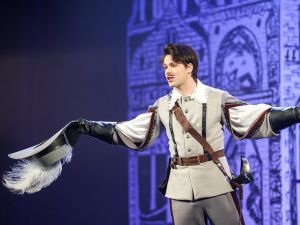 Три аншлага. В Русском театре состоялась премьера спектакля «Три мушкетера»