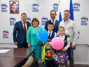 Айсен Николаев в День знаний провел прием граждан в региональной приемной партии «Единая Россия»  
