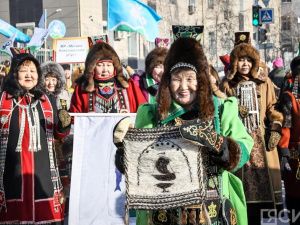 В Якутии ко Дню народного мастера приурочили шествие в национальных костюмах