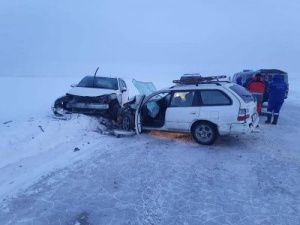 Пьяный водитель угнал машину, покалечил двух человек и скрылся с места ДТП на ледовой переправе Хатассы — Павловск 