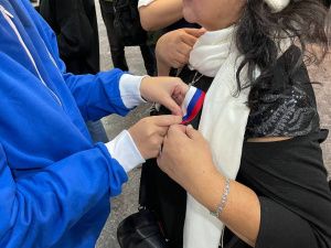 В Якутии Волонтёры Победы провели акцию «Триколор» в честь Дня народного единства