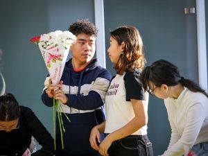 В Якутске прошел мастер-класс «Букет для мамы» в честь Дня матери в республике