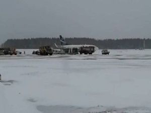 В Москве самолет авиакомпании «Якутия» выкатился за пределы взлетно-посадочной полосы