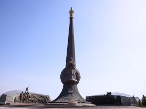 Глава Якутии возложил цветы к монументу защитникам Отечества в Астане