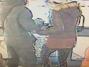 В Якутске мужчина ходил по подъездам и дергал ручки входных дверей