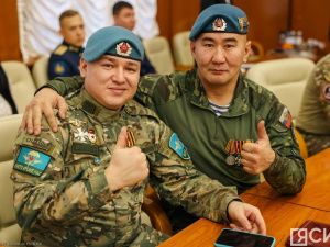 Айсен Николаев вручил якутянам государственные награды в преддверии Нового года