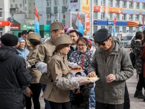 В Якутске «солдатской кашей» угостили тысячу человек