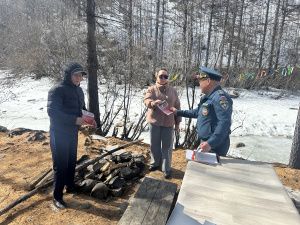 В Оймяконском районе готовятся к пожароопасному сезону: прошли профилактические рейды