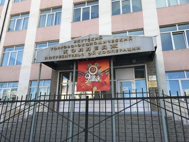 Группа студентов требует от учебного заведения расторжения договора