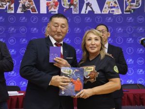 Одиннадцати мас-рестлерам Якутии вручили удостоверения и знаки мастеров спорта России