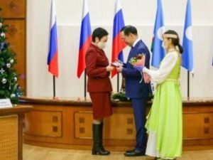 Глава Якутии вручил государственные награды