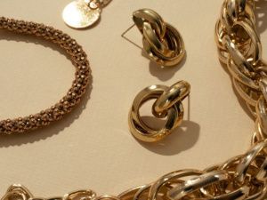 49-летней якутянки молодой любовник украл все золото