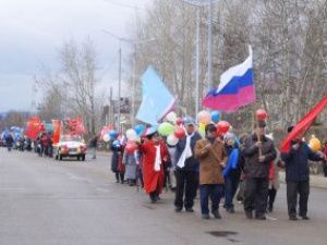 Моросивший дождь не помешал жителям Ленска весело встретить праздник