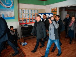 Алексей Стручков представил отчет правительства жителям пригородных сел Якутска