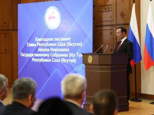 Айсен Николаев учредил премии для победителей и призеров Всероссийских олимпиад школьников