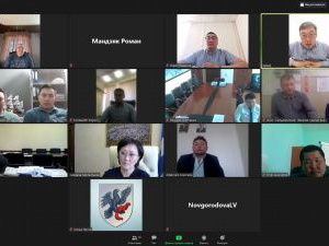 Сардана Авксентьева провела совещание по капитальному ремонту и строительству дорог в рамках нацпроекта «Безопасные и качественные автомобильные дороги»