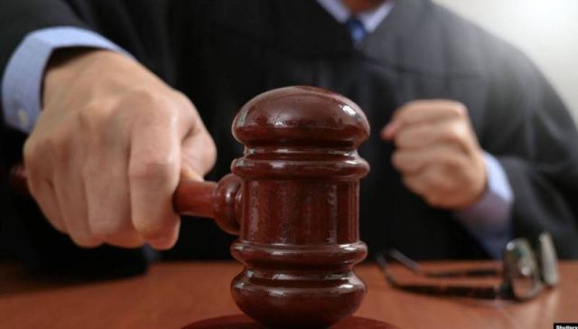 Депутат, избивший сотрудника ДПС лопатой, лишился полномочий