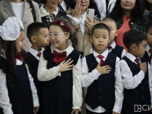 Торжественную линейку провели в Якутской городской национальной гимназии