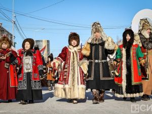 1700 человек прошлись в национальных костюмах по центру Якутска