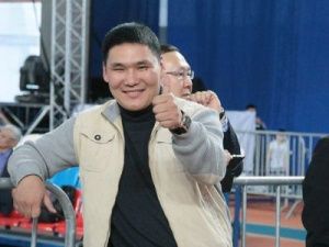 В Якутске на кресло гендиректора Дома дружбы народов претендует певец Лэгэнтэй