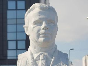 Евгений Григорьев поздравляет с Днем космонавтики