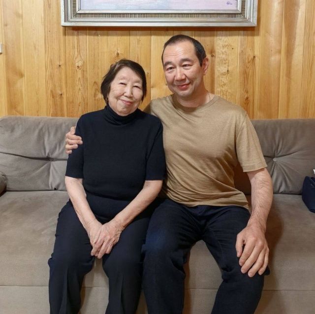 Фотофакт: Айсен Николаев навестил маму на родине