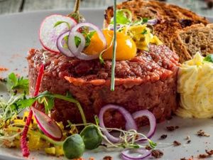 Тон‑салат из якутской жеребятины: рецепт от Николая Атласова