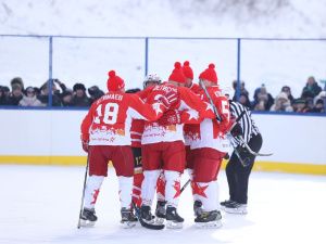 Зрелищной ничьей завершился матч звёзд мирового хоккея с якутской командой у Ленских столбов