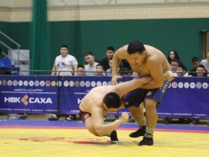 Абсолютными чемпионами Якутии по хапсагаю среди юниоров стали Сергей Николаев и Андриан Ленский