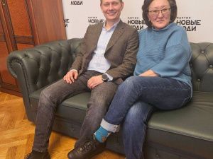 Новый образ Сарданы Авксентьевой: джинсы и носки с собачками