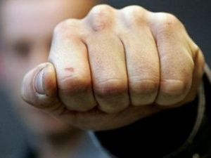 В баре «Легенда» избили и ограбили посетителя