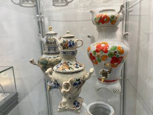 В Якутске открылась выставка самоваров коллекционера Анжелики Романовой