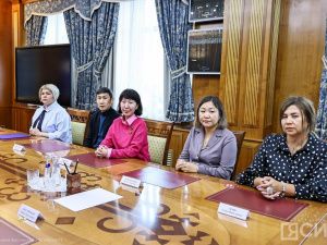 Айсен Николаев поздравил победителей конкурса лучших практик наставничества